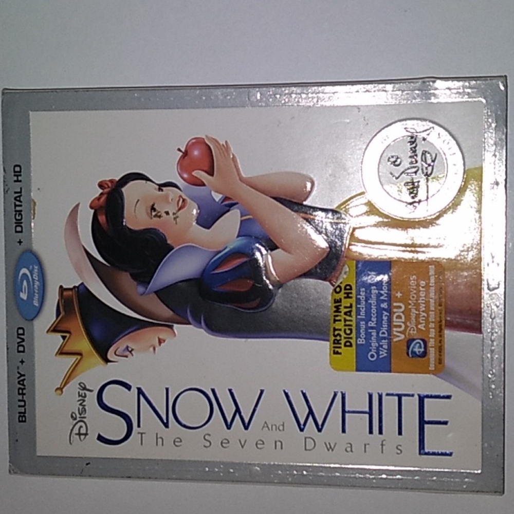 Disney Snow White DVD/Blu-ray with Vibrant Cover